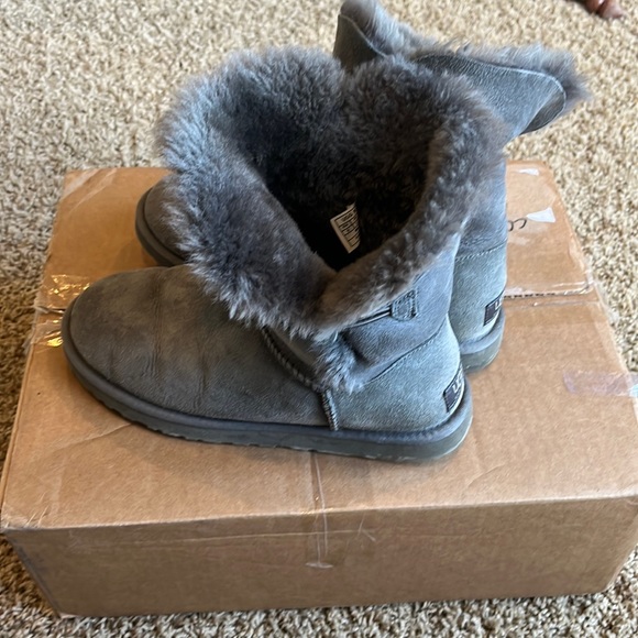 UGG boots - Picture 1 of 4